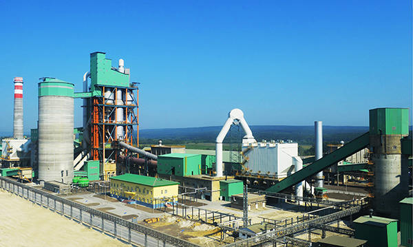 水泥生產(chǎn)線現(xiàn)場(chǎng)