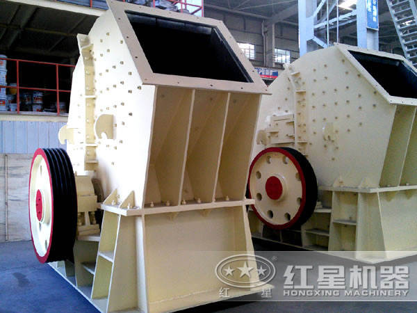 石灰石錘式破碎機側面圖