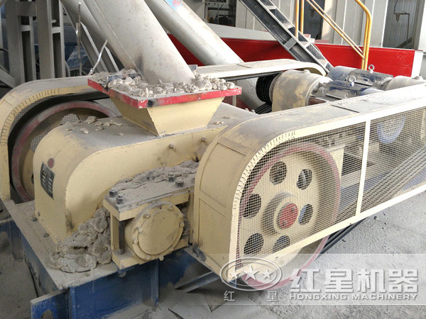 對(duì)輥破碎機(jī)現(xiàn)場(chǎng)圖 對(duì)輥破碎機(jī)現(xiàn)場(chǎng)圖