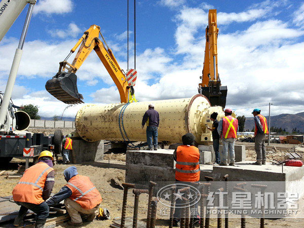 球磨機生產(chǎn)現(xiàn)場 球磨機生產(chǎn)現(xiàn)場