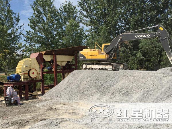 錘式破碎機(jī)生產(chǎn)現(xiàn)場 錘式破碎機(jī)生產(chǎn)現(xiàn)場