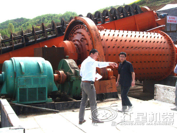 節(jié)能環(huán)保球磨機生產(chǎn)現(xiàn)場實拍 節(jié)能環(huán)保球磨機生產(chǎn)現(xiàn)場實拍