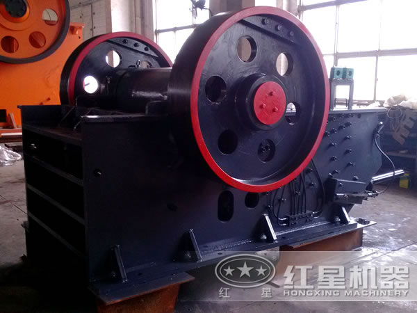 外動顎勻擺顎式破碎機(jī)