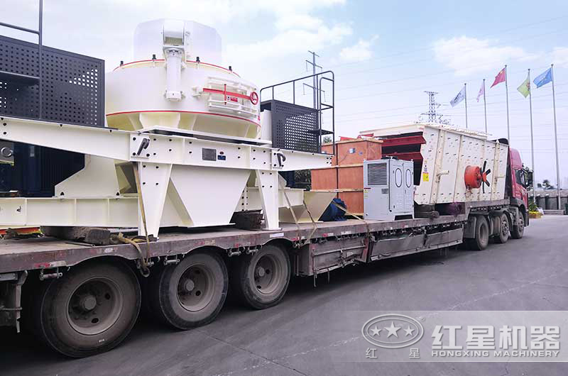 紅星成套碎石機設備裝車發(fā)貨現(xiàn)場 紅星成套碎石機設備裝車發(fā)貨現(xiàn)場