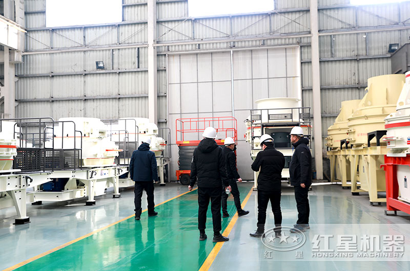 客戶(hù)來(lái)廠參觀選購(gòu)制砂機(jī)