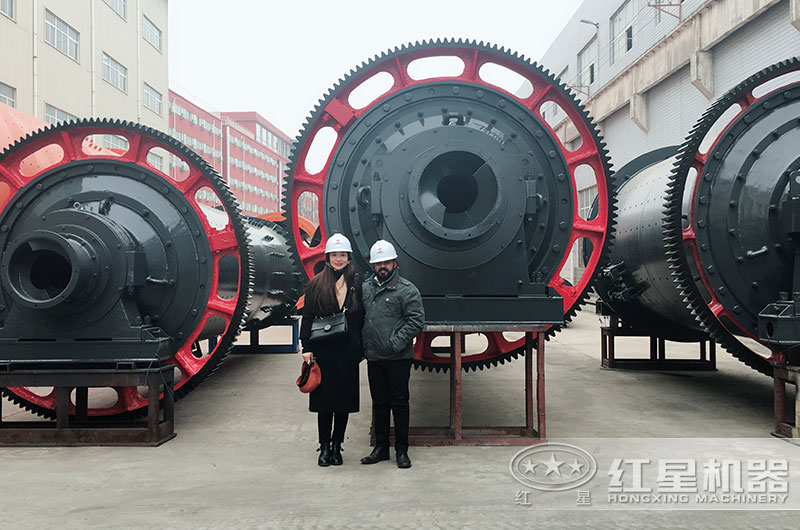 客戶來廠考察球磨機設(shè)備 客戶來廠考察球磨機設(shè)備