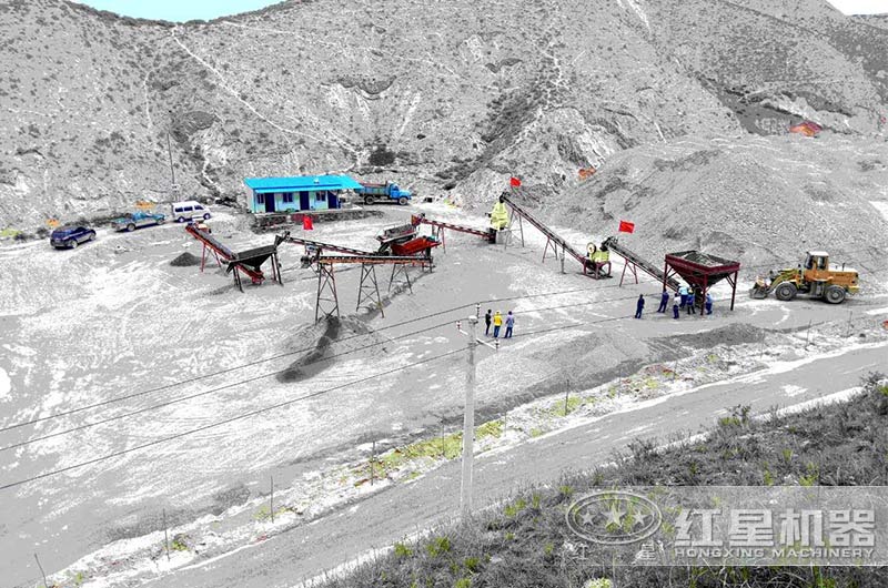 水泥塊破碎加工現(xiàn)場實(shí)拍 水泥塊破碎加工現(xiàn)場實(shí)拍