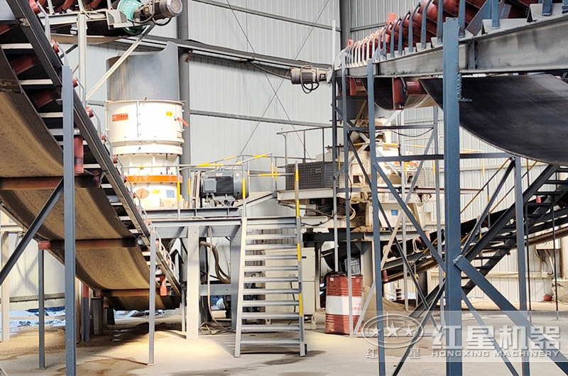 圓錐破碎機(jī)現(xiàn)場 圓錐破碎機(jī)現(xiàn)場