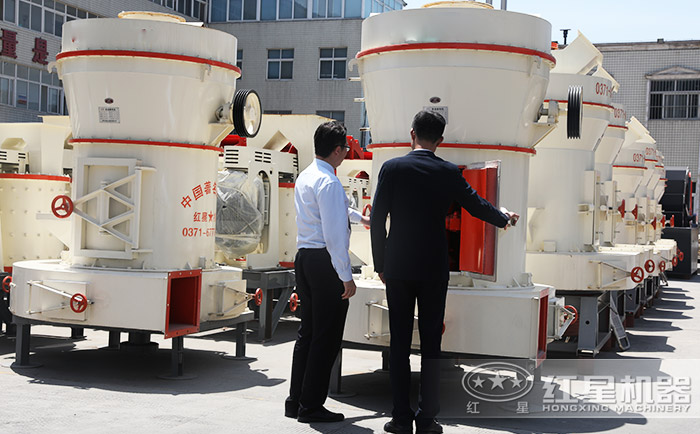 客戶來廠參觀選購雷蒙磨粉機 客戶來廠參觀選購雷蒙磨粉機