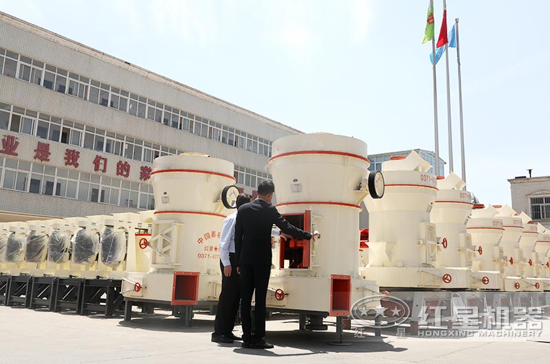 用戶到廠考察磨粉機(jī) 用戶到廠考察磨粉機(jī)