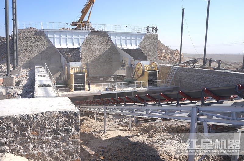 年產(chǎn)500萬噸的砂石生產(chǎn)線作業(yè)現(xiàn)場 年產(chǎn)500萬噸的砂石生產(chǎn)線作業(yè)現(xiàn)場