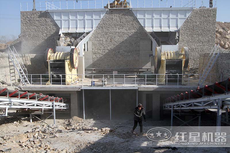 顎式破碎機(jī)生產(chǎn)現(xiàn)場實(shí)拍