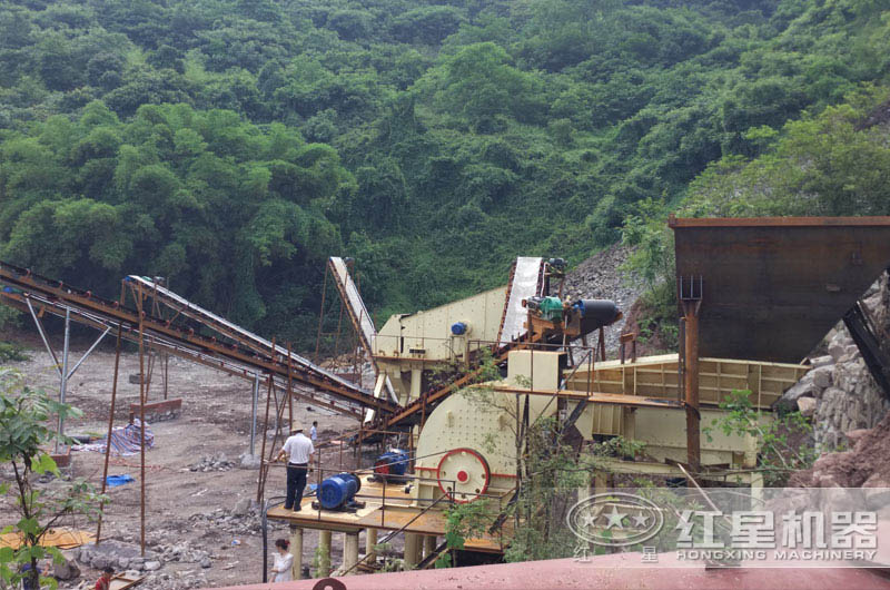 四川日產(chǎn)5000噸大型石子破碎機現(xiàn)場
