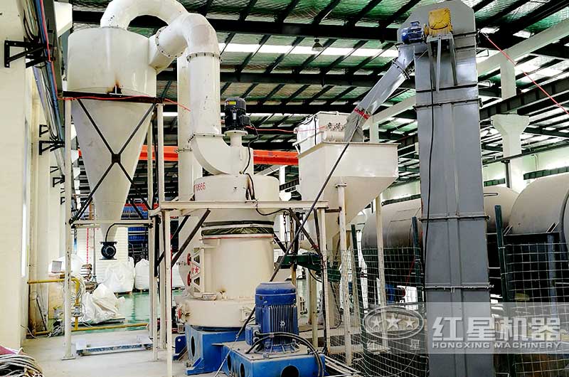 1000目石英石磨粉機(jī)作業(yè)現(xiàn)場(chǎng) 1000目石英石磨粉機(jī)作業(yè)現(xiàn)場(chǎng)