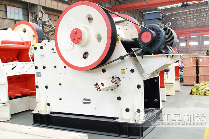 顎式破碎機(jī)現(xiàn)場實(shí)拍圖 顎式破碎機(jī)現(xiàn)場實(shí)拍圖