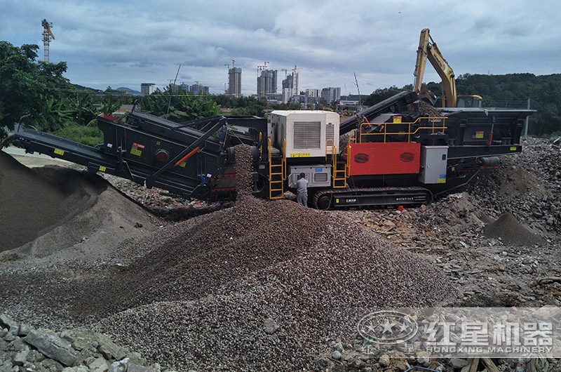 移動(dòng)破碎機(jī)現(xiàn)場(chǎng) 移動(dòng)破碎機(jī)現(xiàn)場(chǎng)