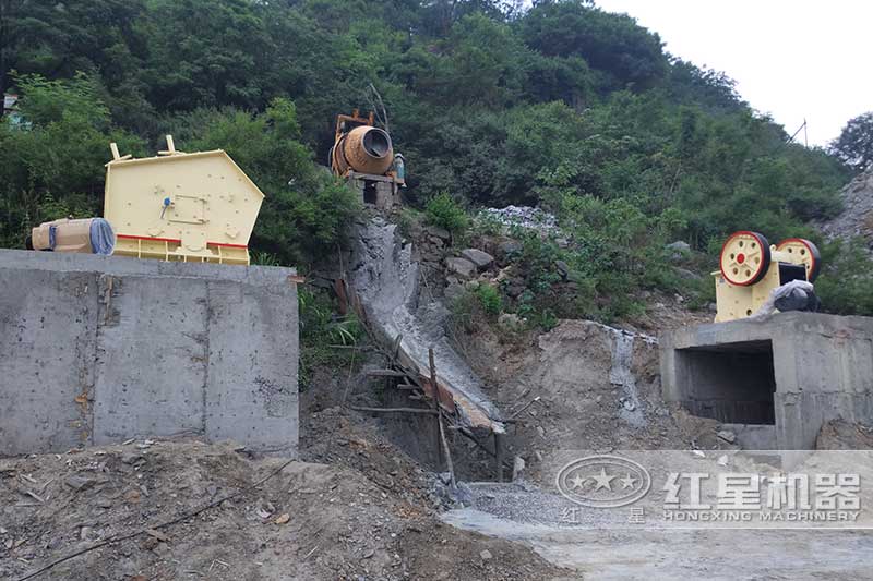 每小時(shí)生產(chǎn)100噸的片麻巖破碎生產(chǎn)線 每小時(shí)生產(chǎn)100噸的片麻巖破碎生產(chǎn)線