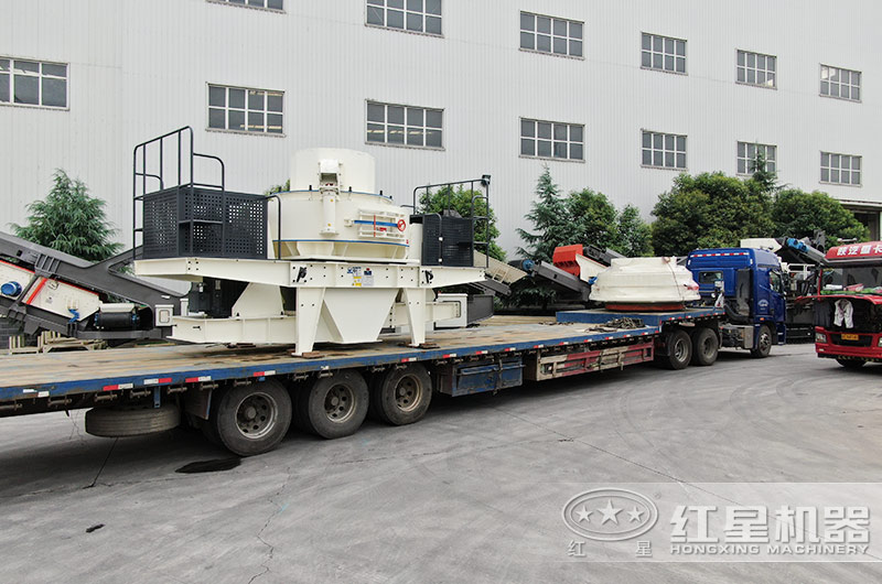紅星成套石子加工設(shè)備裝車發(fā)貨現(xiàn)場 紅星成套石子加工設(shè)備裝車發(fā)貨現(xiàn)場