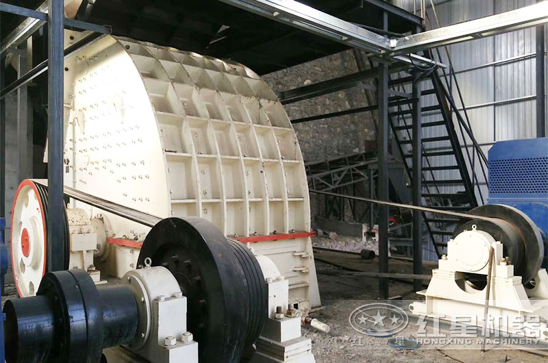 PCZ新型重錘式煤炭破碎機作業(yè)現(xiàn)場 PCZ新型重錘式煤炭破碎機作業(yè)現(xiàn)場