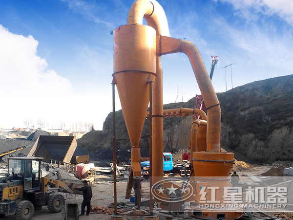 磨粉設(shè)備安裝現(xiàn)場(chǎng)