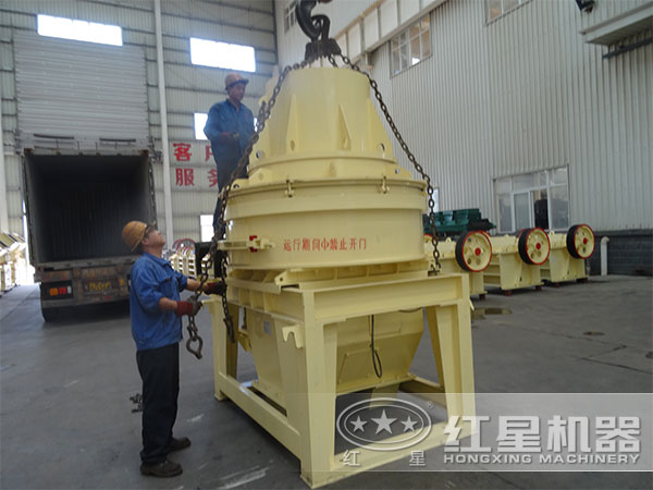 直通沖擊式破碎機(jī)裝車、發(fā)貨