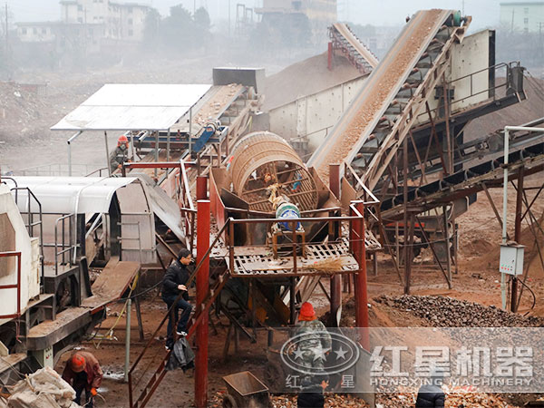 車載移動式建筑垃圾破碎機用戶現(xiàn)場