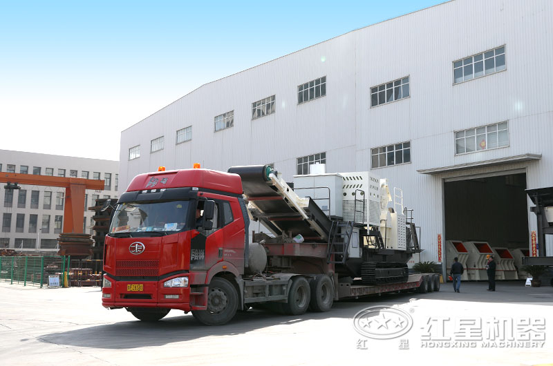 履帶車碎石機(jī)發(fā)貨現(xiàn)場