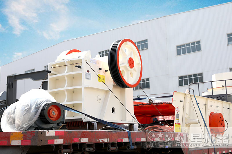 環(huán)保型鄂式破碎機(jī)發(fā)貨現(xiàn)場