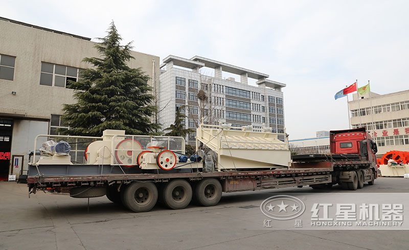 效能高對輥機發(fā)貨現(xiàn)場 效能高對輥機發(fā)貨現(xiàn)場