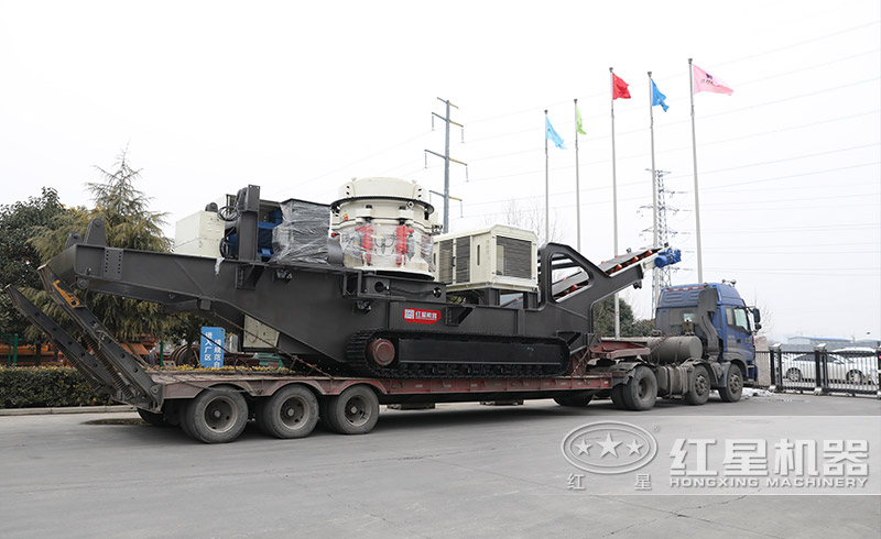 履帶式粉碎機(jī)發(fā)貨現(xiàn)場 履帶式粉碎機(jī)發(fā)貨現(xiàn)場