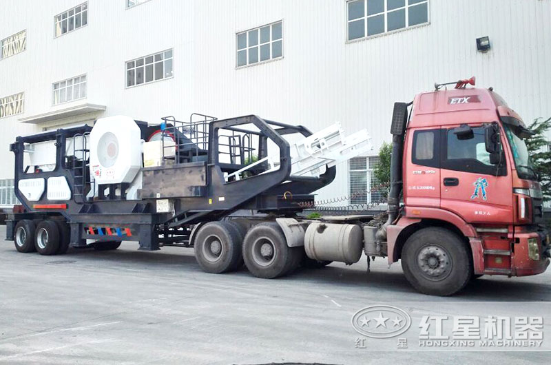 輪胎式移動破碎站準(zhǔn)備發(fā)貨