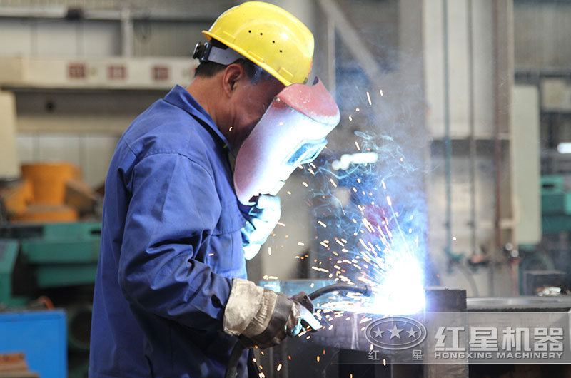 紅星技術(shù)人員認(rèn)真對待產(chǎn)品的每一個細(xì)節(jié)