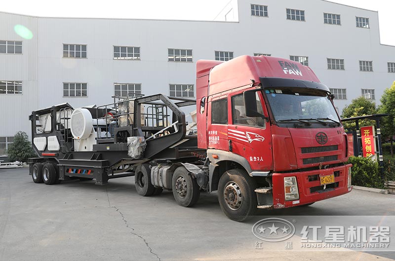 輪臺式移動碎石機發(fā)貨(地點:浙江)