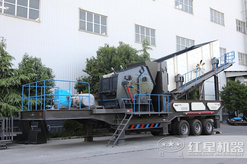 大型汽車移動(dòng)式碎石機(jī)