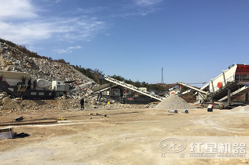 履帶式移動(dòng)建筑垃圾破碎篩分一體車(chē)