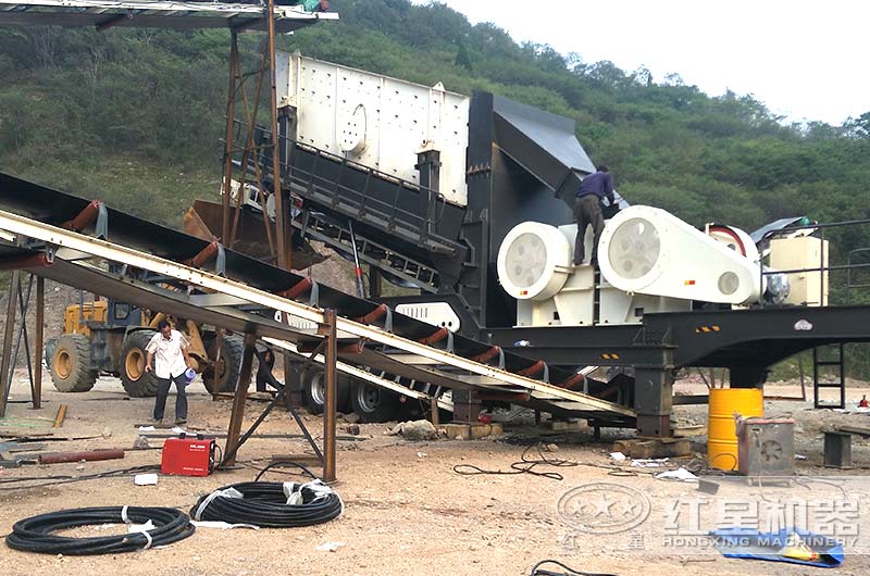 車載式流動(dòng)打石子機(jī)安裝中