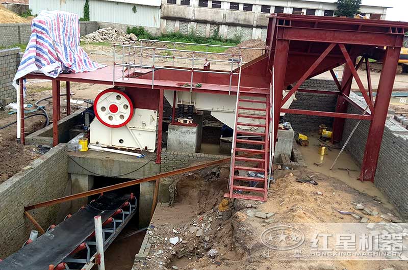 海南客戶時(shí)產(chǎn)1000石灰石破碎現(xiàn)場