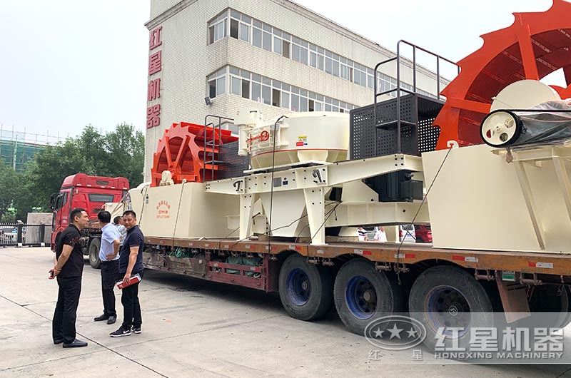 機制砂設(shè)備裝車完畢，準備發(fā)貨了