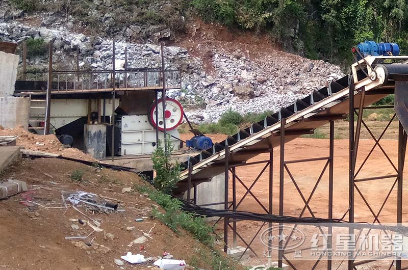 蛭石破碎機作業(yè)現(xiàn)場圖