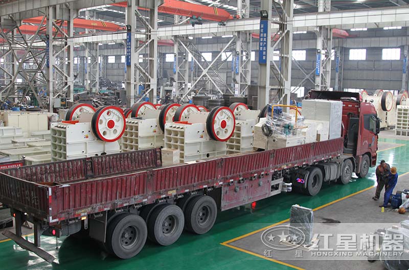 德版鄂式破碎機(jī)裝車(chē)準(zhǔn)備發(fā)貨