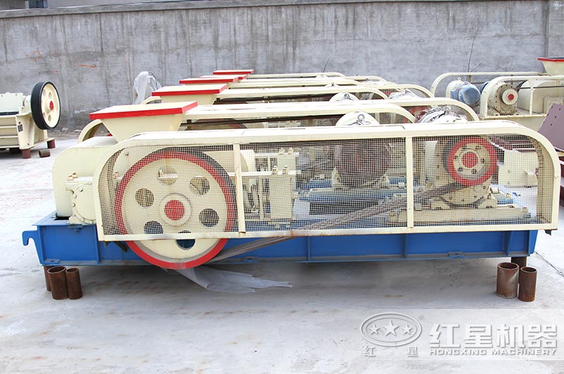 大型對輥破碎機(jī)有現(xiàn)貨供應(yīng)