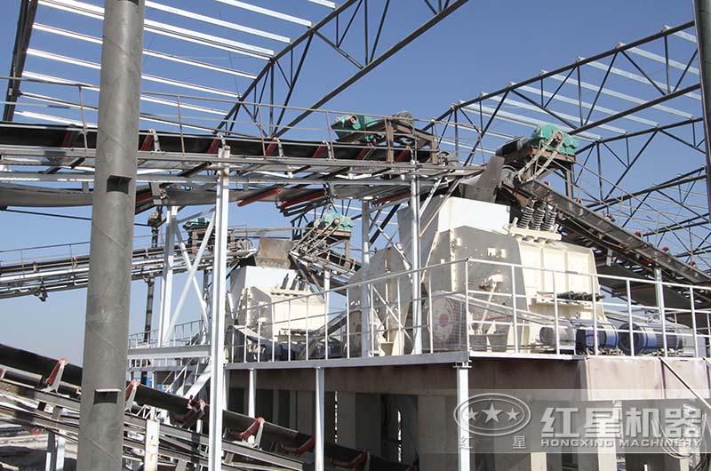 反擊式破碎機(jī)作業(yè)現(xiàn)場(chǎng)圖