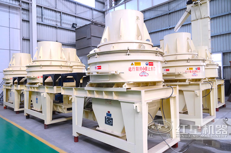 直通沖擊式制沙機(jī)，體積小，便于移動(dòng)