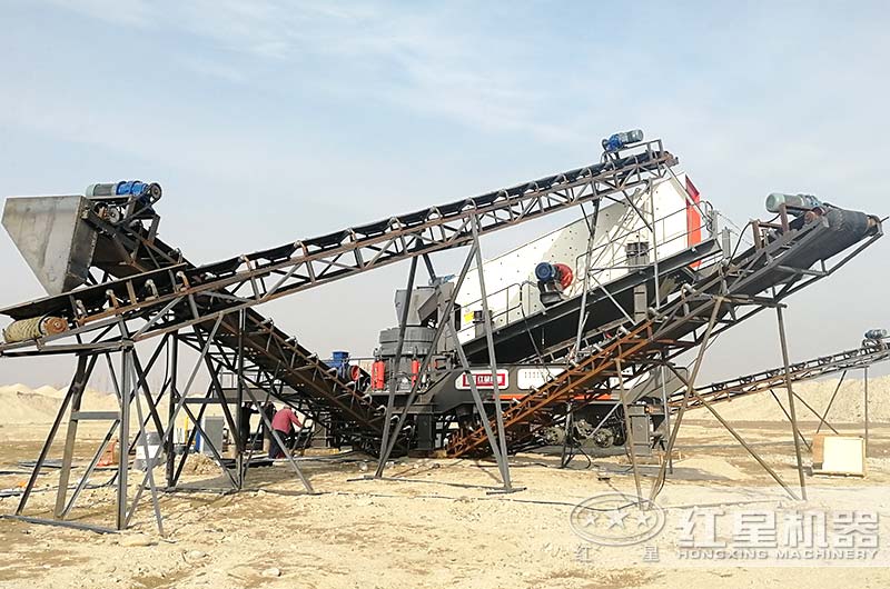 移動式小型石頭破碎機(jī)作業(yè)現(xiàn)場圖