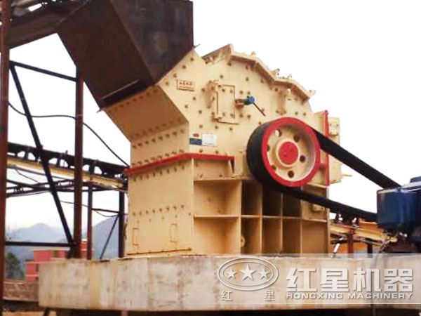 細(xì)碎機(jī)生產(chǎn)現(xiàn)場(chǎng)圖 細(xì)碎機(jī)生產(chǎn)現(xiàn)場(chǎng)圖