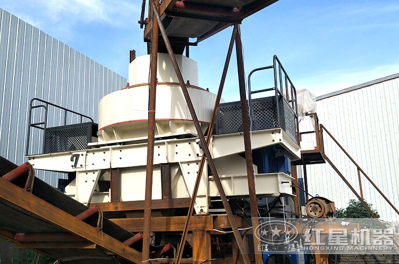 VSI系列立軸沖擊式破碎機作業(yè)現(xiàn)場圖 VSI系列立軸沖擊式破碎機作業(yè)現(xiàn)場圖