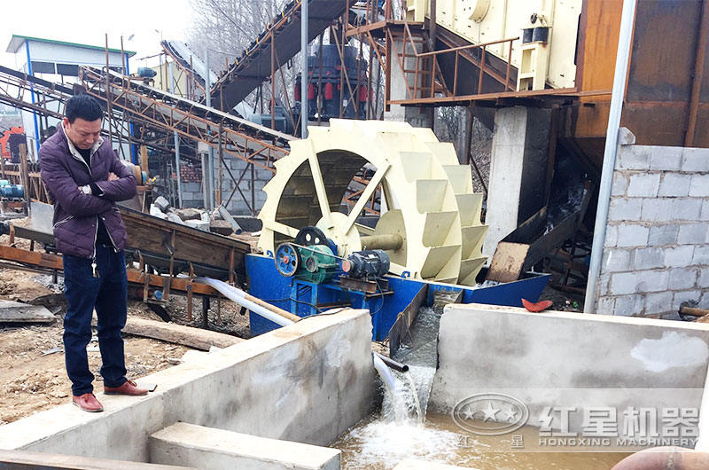 洗砂機旁邊配置沉淀池