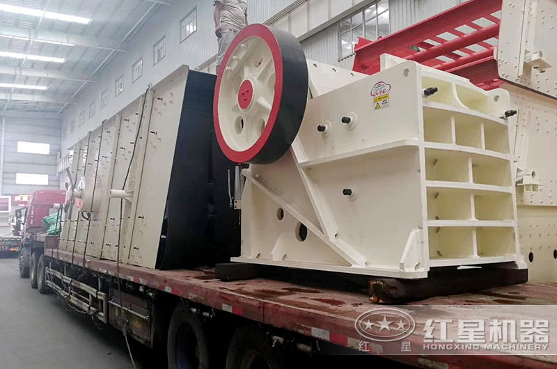 碎石機(jī)顎破發(fā)貨出廠，運往客戶生產(chǎn)基地