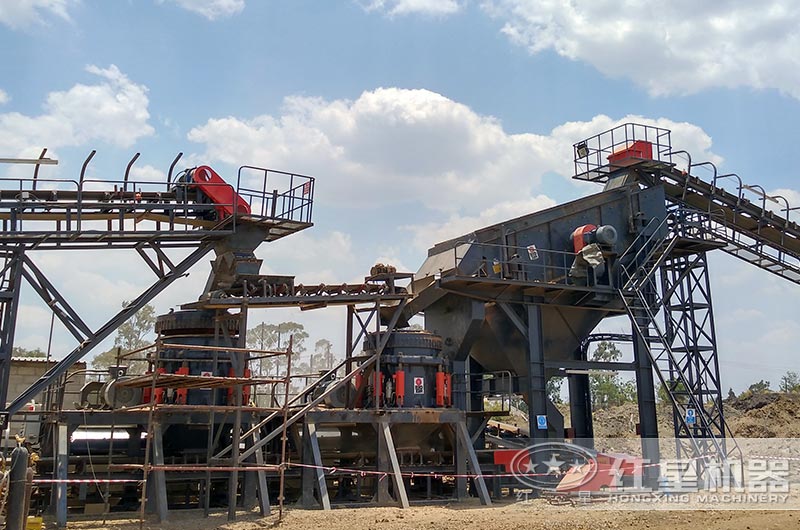 兩臺(tái)圓錐破并行使用，高配置生產(chǎn)，價(jià)格較貴