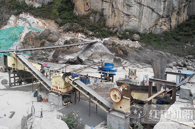 日產(chǎn)1000方砂石生產(chǎn)線投產(chǎn)使用現(xiàn)場